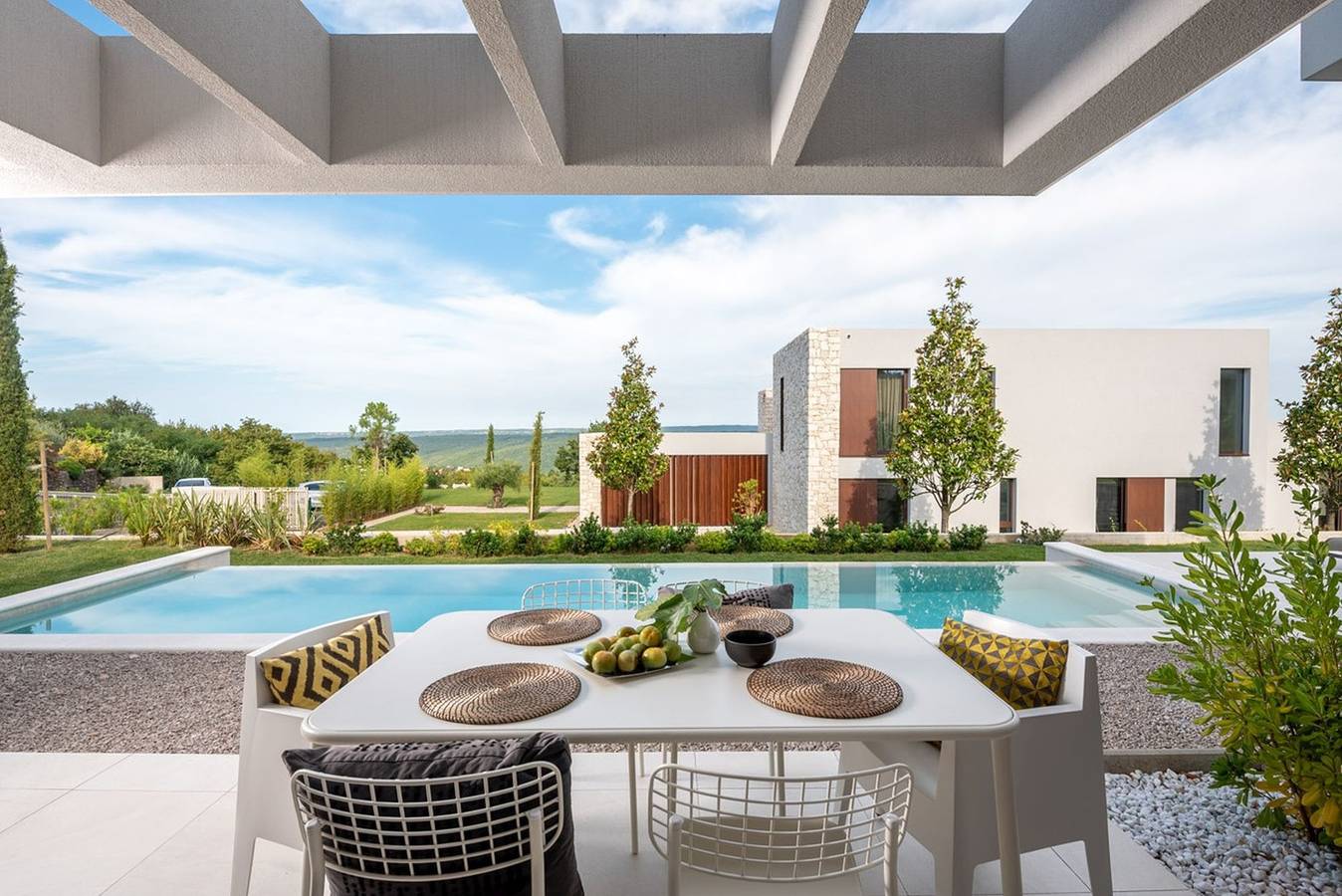 Villa Adoral – Stilvolle Luxusvilla mit beheiztem Infinity-Pool in Presika, Ostküste Istrien