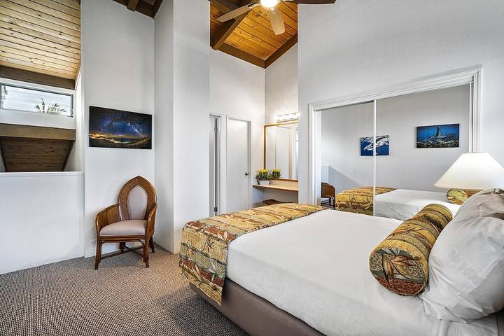 Vacation rental for 4 people, with hot tub and balcony as well as pool in Kailua-Kona