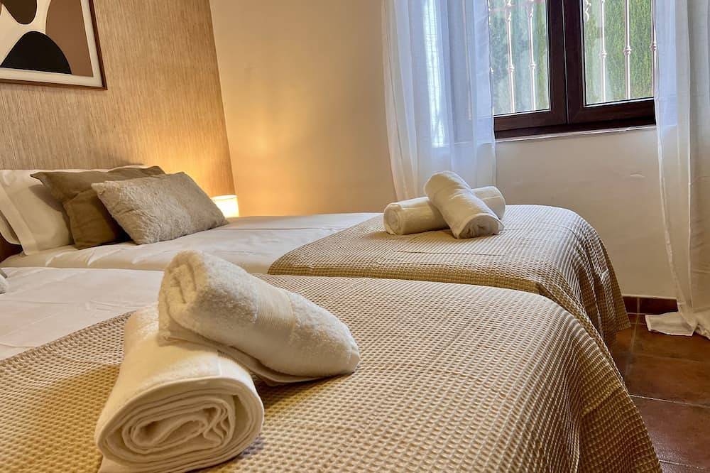 Chicflat Rural Bañuelos (Outdoors and swimming pool) in Miguelturra, Ciudad Real Province