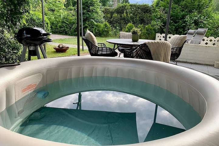 Ferienhaus für 2 Personen, mit Whirlpool und Garten, mit Haustier