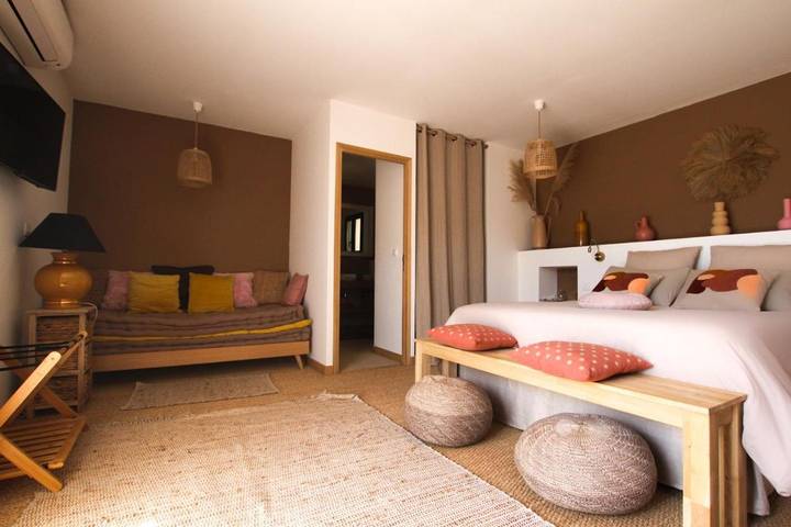 Gîte pour 2 personnes, avec jardin ainsi que piscine et jacuzzi à Albitreccia - 3
