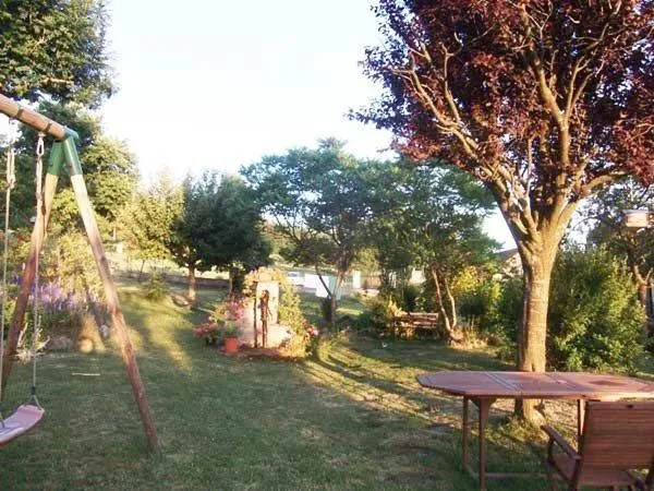 Alojamiento y desayuno para 4 personas, con vistas y jardín - 1
