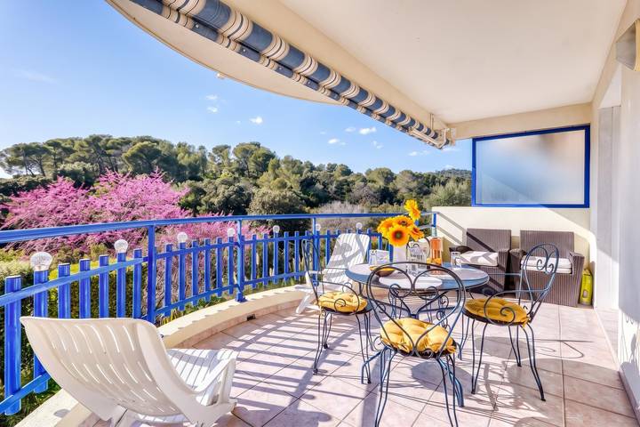 Gîte pour 4 personnes, avec Balcon ainsi que Vue sur l’océan et Terrasse dans Plage D Aigue Bonne