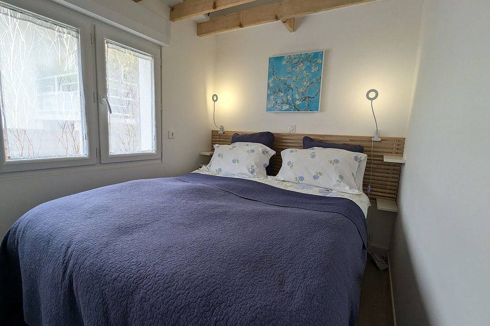 Charming Riverside Cottage Near Montargis with Nature & City Access in Montargis, Montargis region
