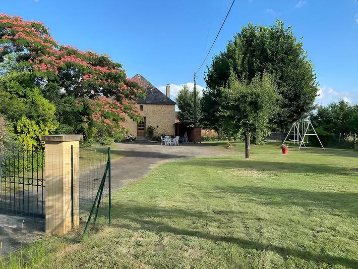 Gîte pour 5 personnes, avec terrasse et jardin