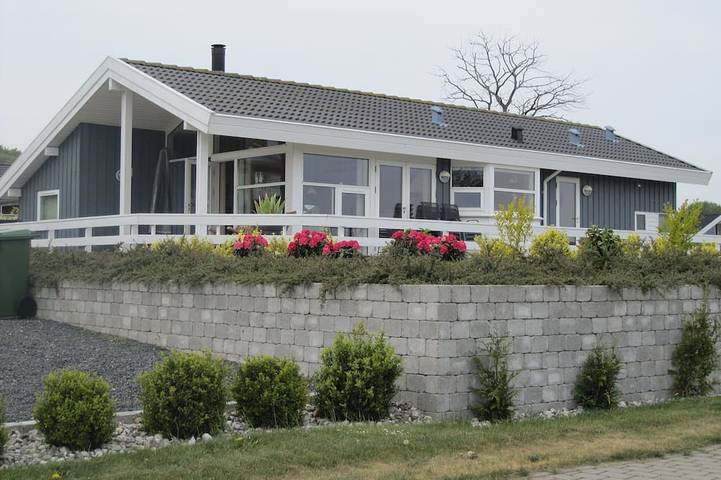 Ferienhaus für 6 Personen, mit Sauna und Garten sowie Terrasse und Whirlpool in Grønninghoved Strand
