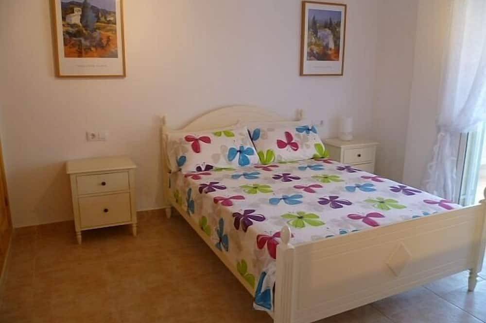 Spacious 3 bedroom modern  family friendly villa+pool. in Turre, Costa de Almería