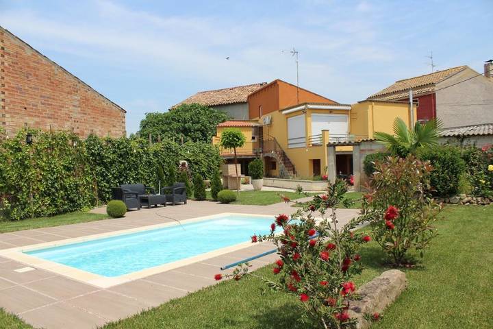 Casa rural para 10 personas, con Balcón y Terraza además de Jardín y Piscina en Urgel
