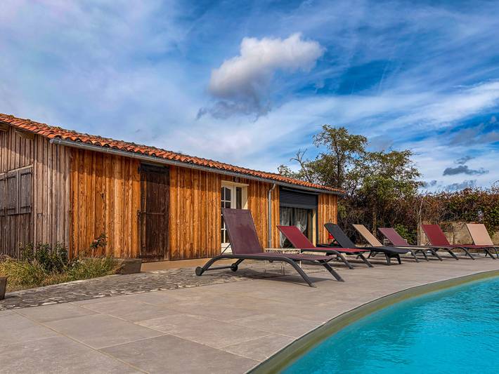 Gîte pour 14 personnes, avec Terrasse ainsi que Jardin et Piscine à Bélâbre