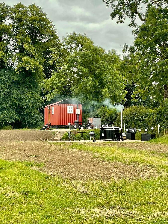 Sheelin Shepherds Hut 2 with Hot Tub in County Cavan