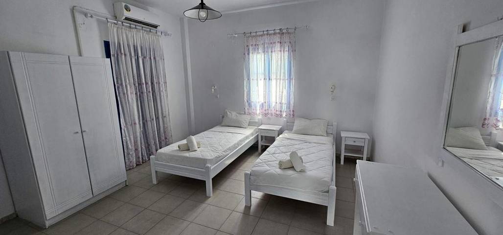 Gîte pour 2 personnes, avec balcon à Perissa - 4