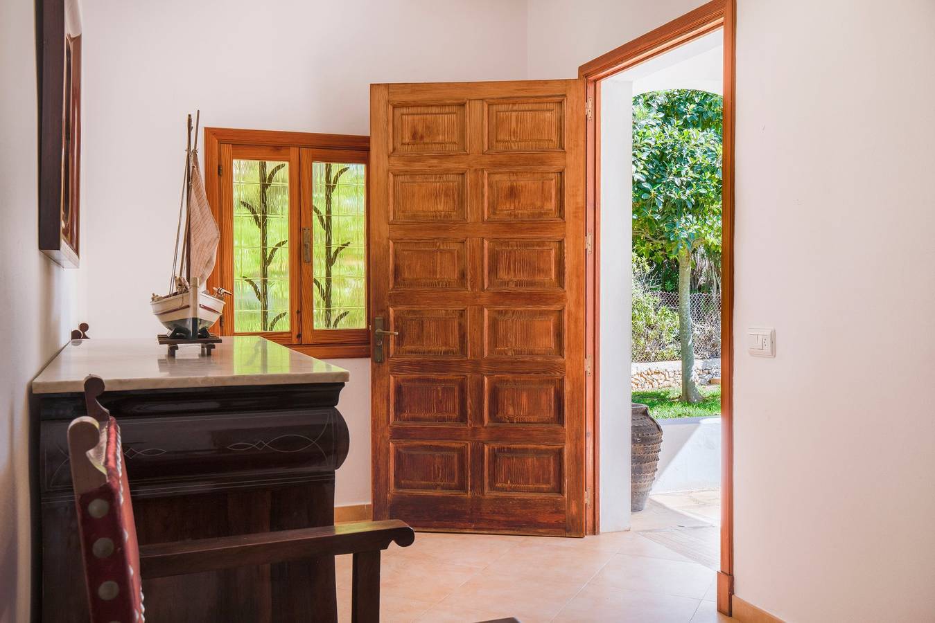 Luxury Cala D'or Villa | Villa Esmeralda Blanca | 6 Bedrooms | Pool Table | Short Walk to Resort Centre in Cala d'Or, Santanyí