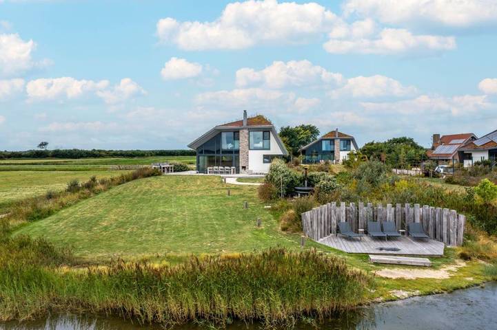 Ferienhaus für 8 Personen, mit Whirlpool und Terrasse sowie Garten und Sauna in De Waal