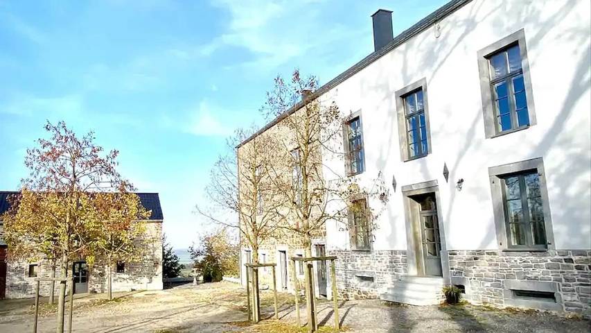 Gîte pour 15 personnes, avec piscine et jardin à Beauraing
