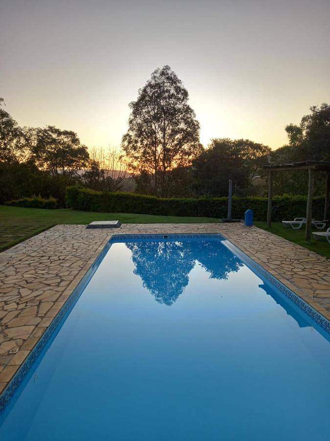 Pousadas para 2 pessoas, com balcão e jardim e ainda piscina and vista em Socorro