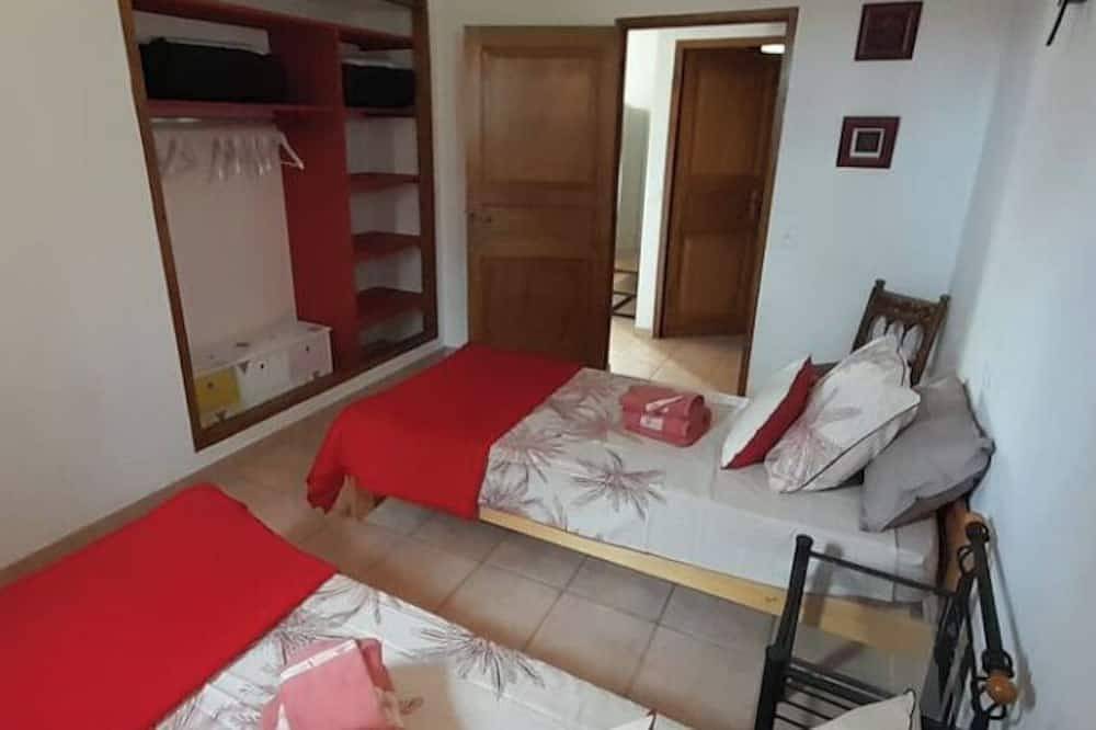Bed and breakfast in the countryside. Pets allowed in Bonnieux, Regionaler Naturpark Luberon