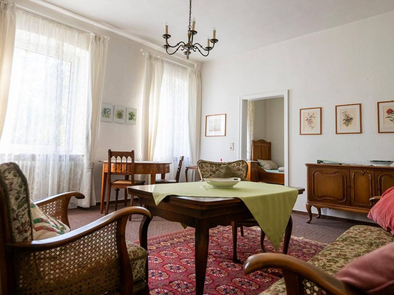 Ganze Ferienwohnung, Adjunkes Landhaus in Saalstadt, Pfalz