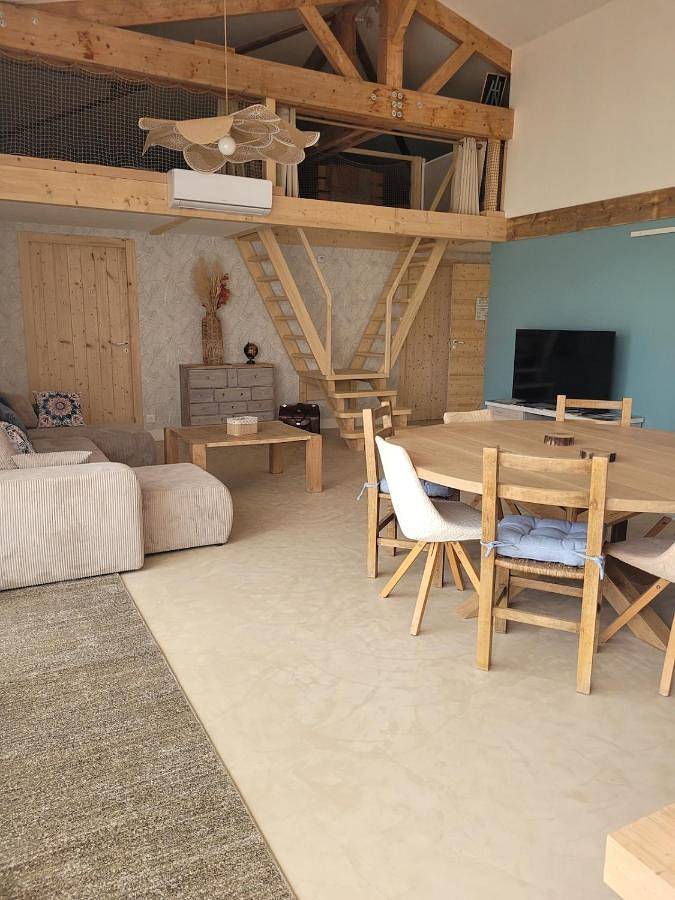 Location de vacances pour 12 personnes, avec Terrasse et Jardin dans Val-Revermont