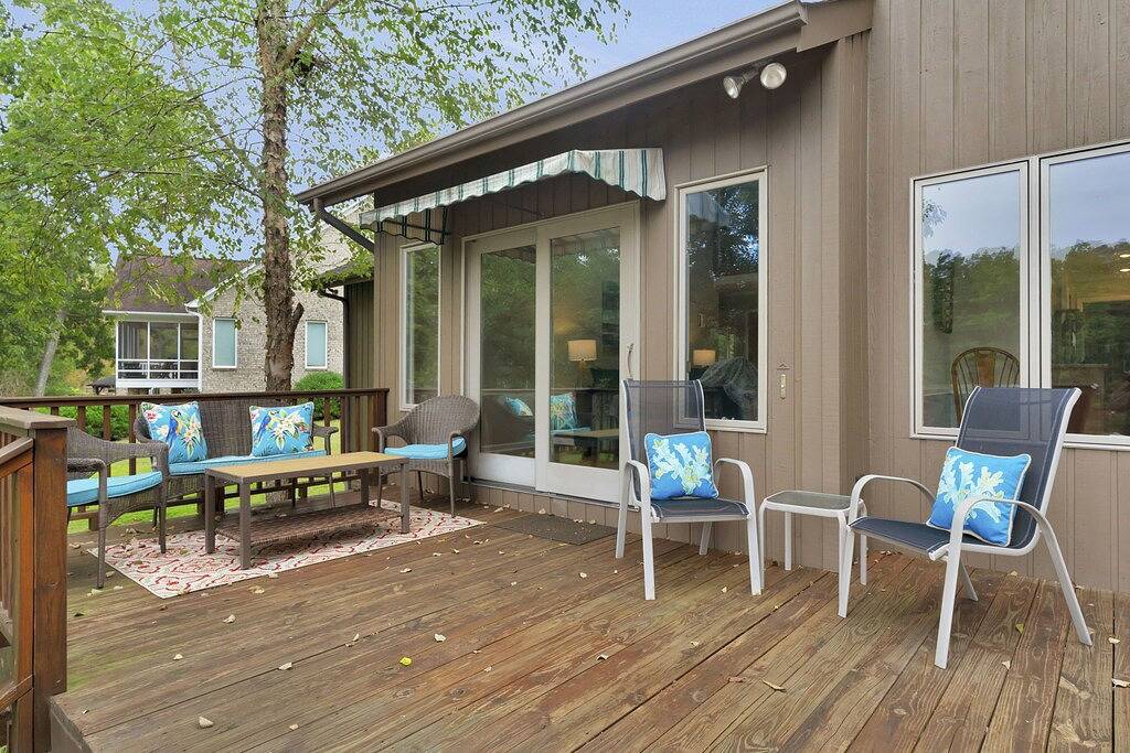 Big water Lake Wylie views on quiet cove, private acre property near Belmont in Gaston County