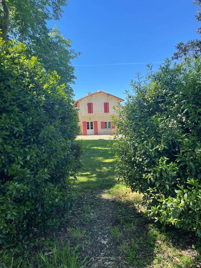 Location de vacances pour 11 personnes, avec vue ainsi que jardin et piscine à Cadillac-en-Fronsadais - 4