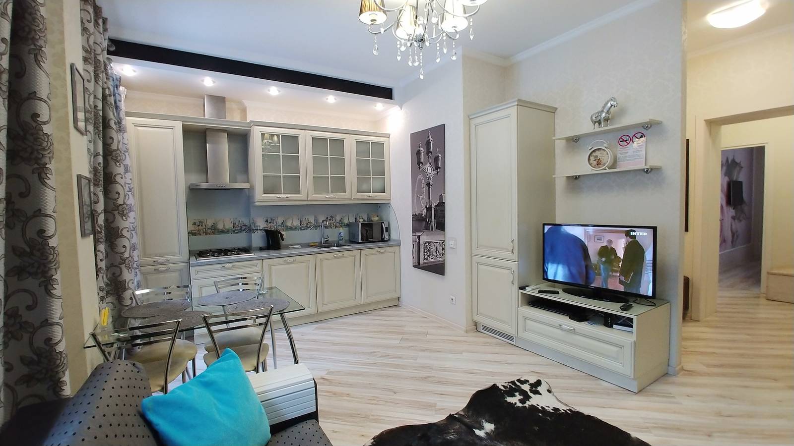 Ganze Wohnung, Luxuriöse 3-Zimmer-Wohnung im Herzen von Kiew in Kiew, Ukraine