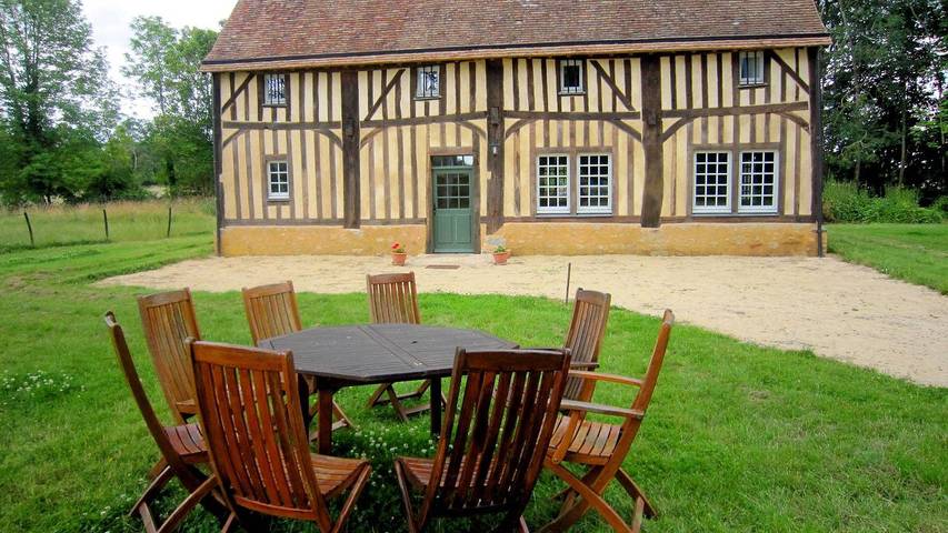Gîte pour 10 personnes, avec terrasse et jardin à Saint-Aignan (Sarthe)