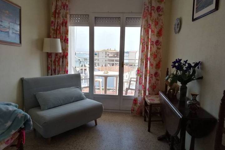 Ganze Wohnung, Herrlicher Meerblick 150m vom Strand entfernt App. 2 Pers + 1 Kinder in l'Escala, Oberampurien