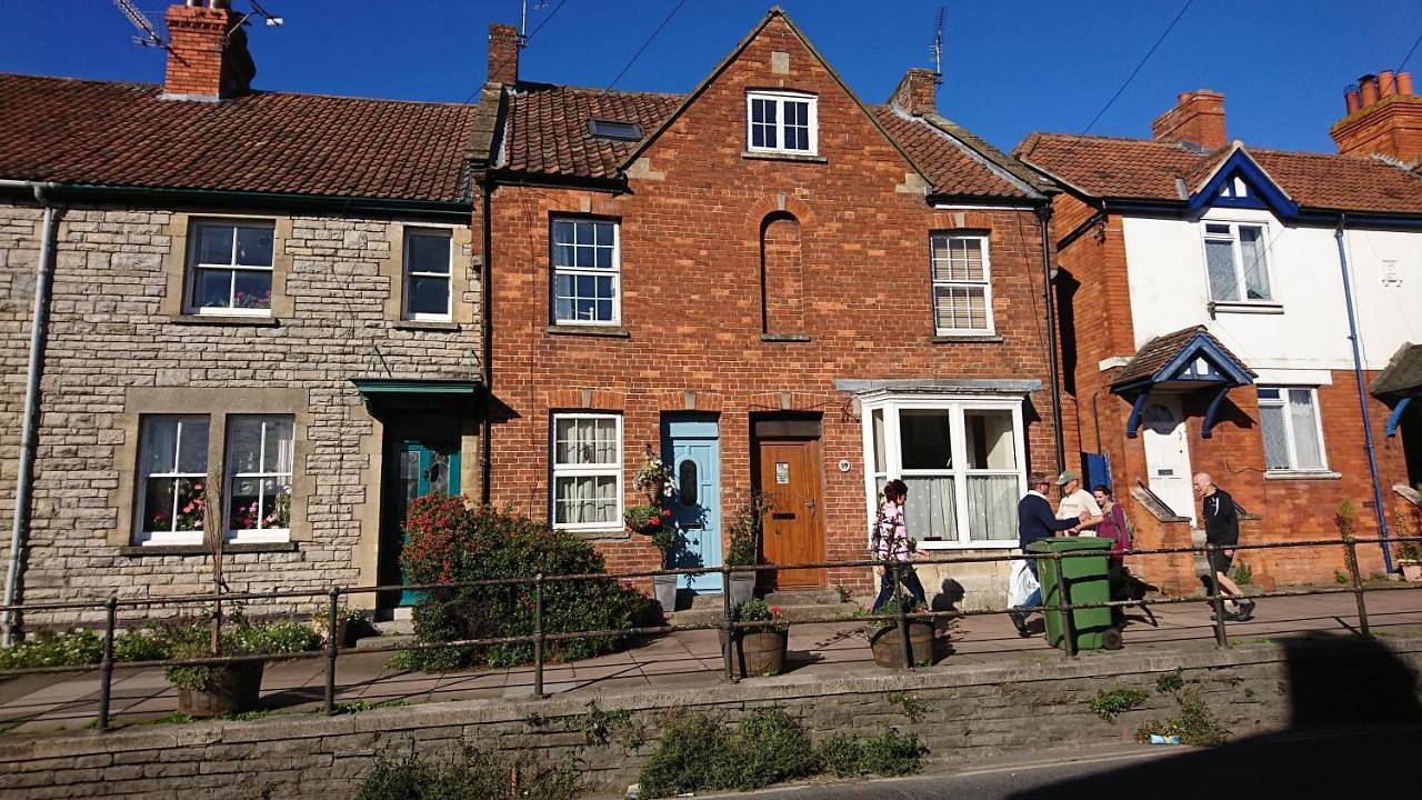 Three-Bedroom House in Glastonbury, Somerset