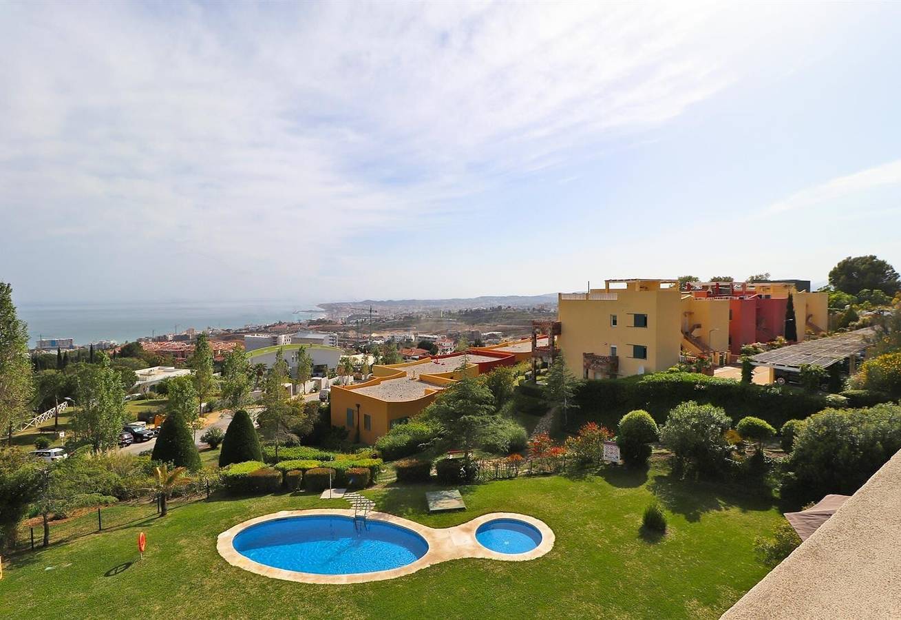 Geheel appartement, Rooftop Paradise Appartement met zeezicht, zwembad, Wi-Fi, A/C, terras & tuin in La Capellania, Benalmádena