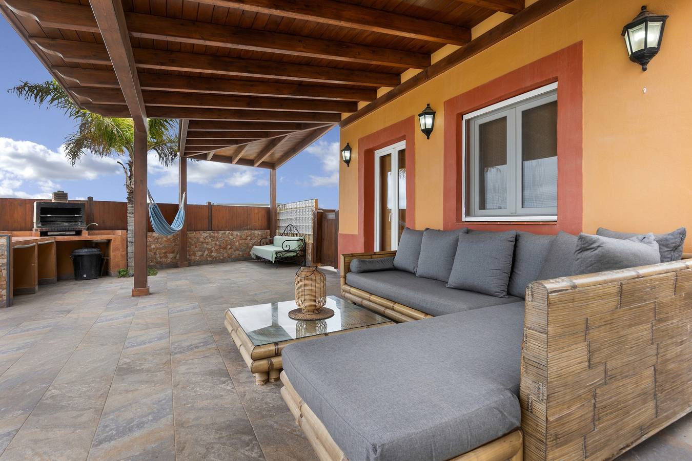 'Villa del Relax' with Sea Views, Pool, and Wi-Fi in Geafond, La Oliva