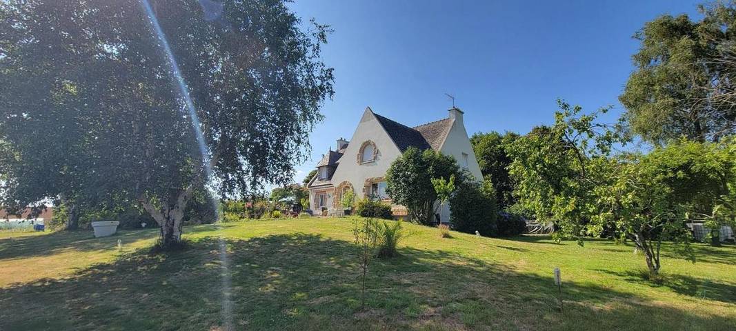 Gîte pour 2 personnes, avec Terrasse ainsi que Jardin et Vue à Neulliac - 3