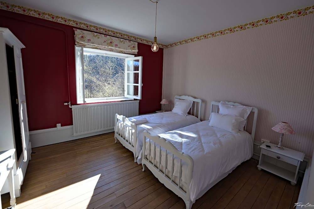 Large house of 650m2 in lush greenery surrounded by forests and lakes in Angomont, Région de Lunéville