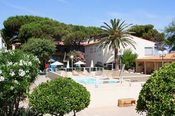 Hôtel pour 3 personnes, avec vue ainsi que piscine et jardin à Algajola