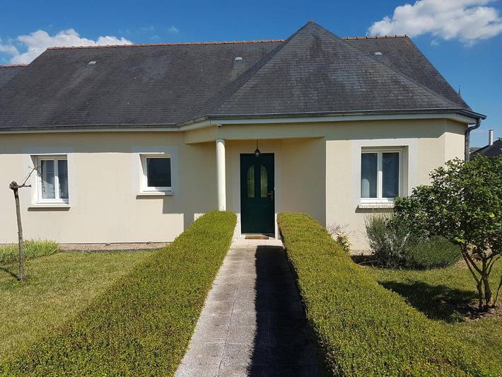 Gîte pour 2 personnes, avec vue ainsi que jardin et terrasse à Vernantes - 4