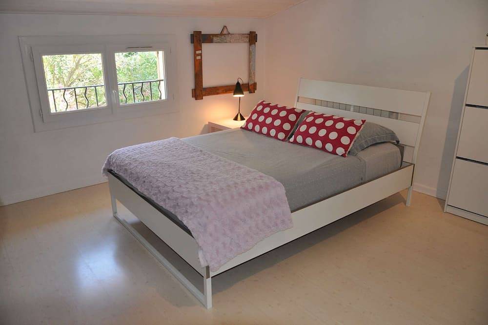 Entre Avignon et L'Isle-sur-la-Sorgue, villa de vacances aux abords du village de Jonquerettes,... in Jonquerettes, Vaucluse