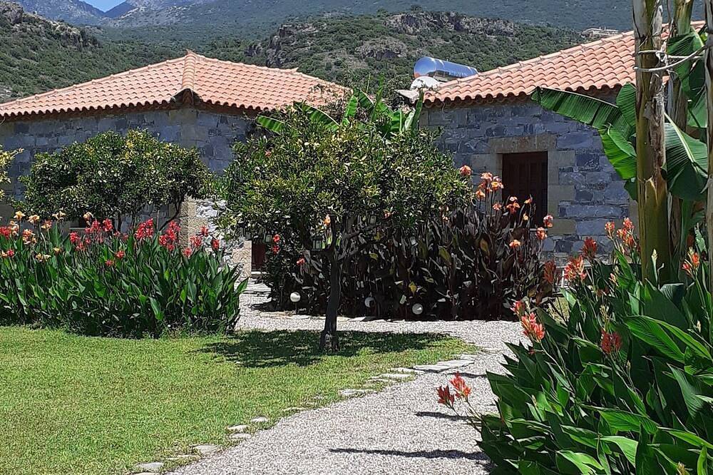 Liebevoll eingerichteter,familienfreundlicher,ruhig gelegener,Natursteinbungalow in Stoupa, Messenien