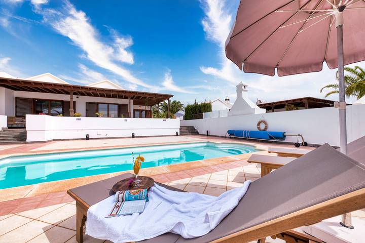 Ferienhaus für 6 Personen, mit Balkon und Terrasse sowie Garten und Pool