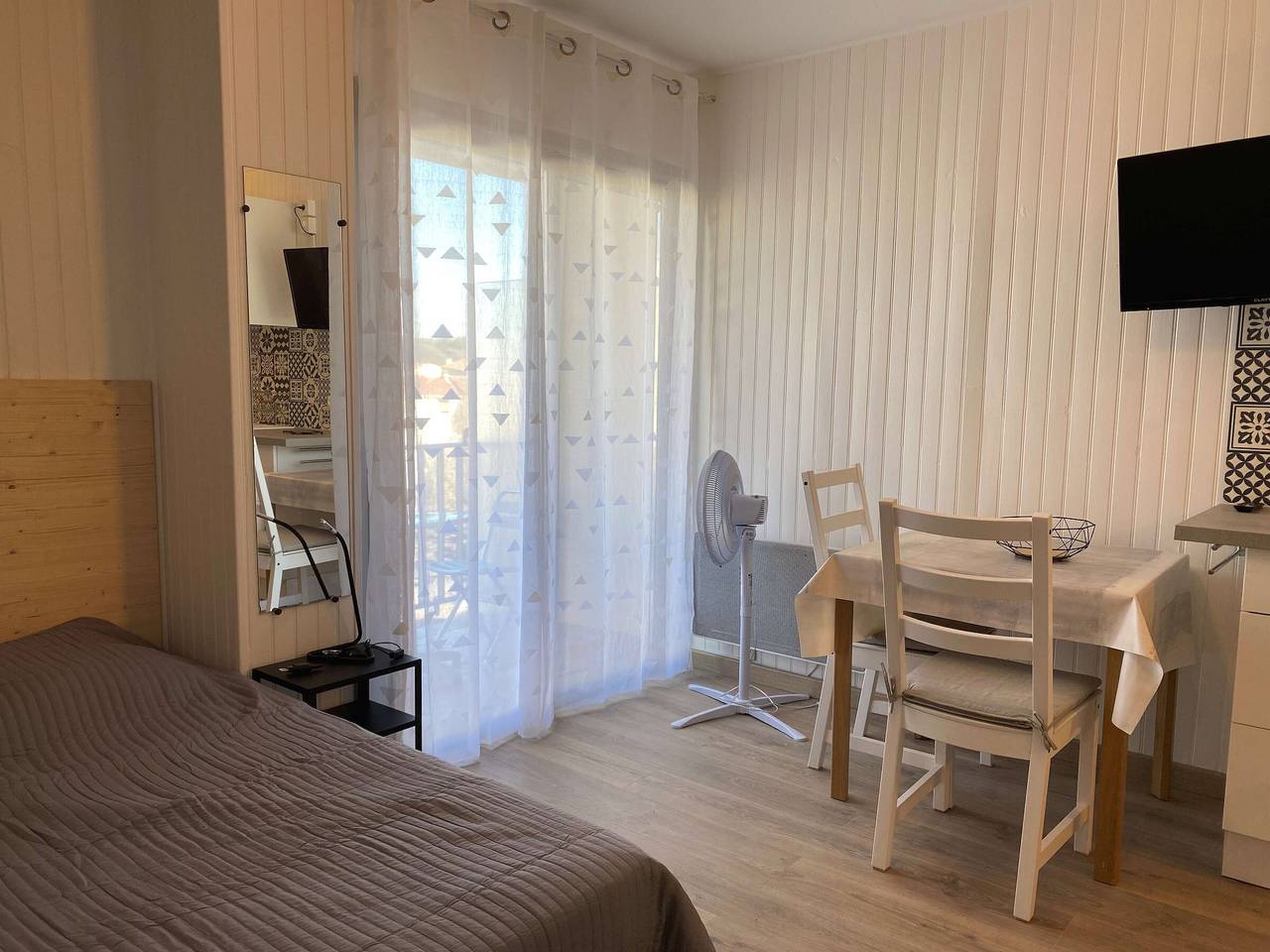 Ganzes Studio, Gemütliches Studio mit Balkon, Aufzug, Wlan und moderner Ausstattung in Balaruc-les-Bains in Balaruc-les-Bains, Côte d'Améthyste