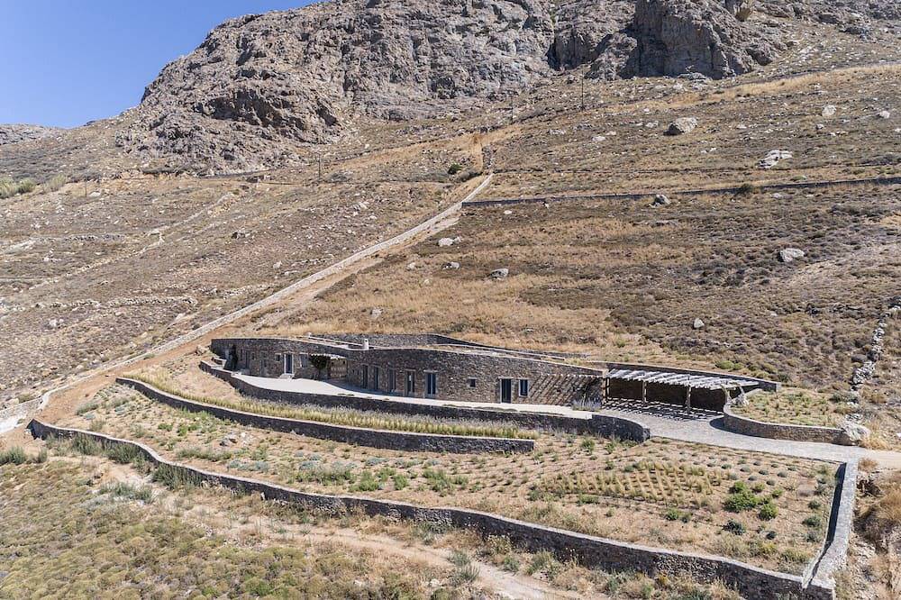 Villa 'Kir Mimis Awarded Cycladic Villa ' with Sea View, Wi-Fi and Air Conditioning in Cyclades