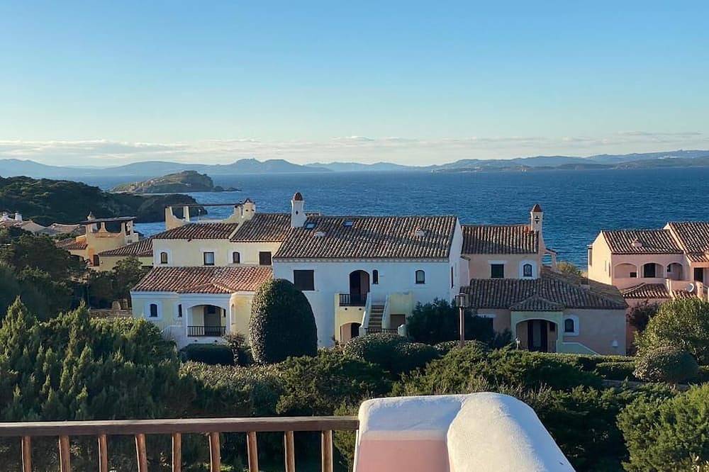 Villa con Rooftop e Giardino Privato a 200 metri dalla spiaggia in Capo Ferro, Arzachena