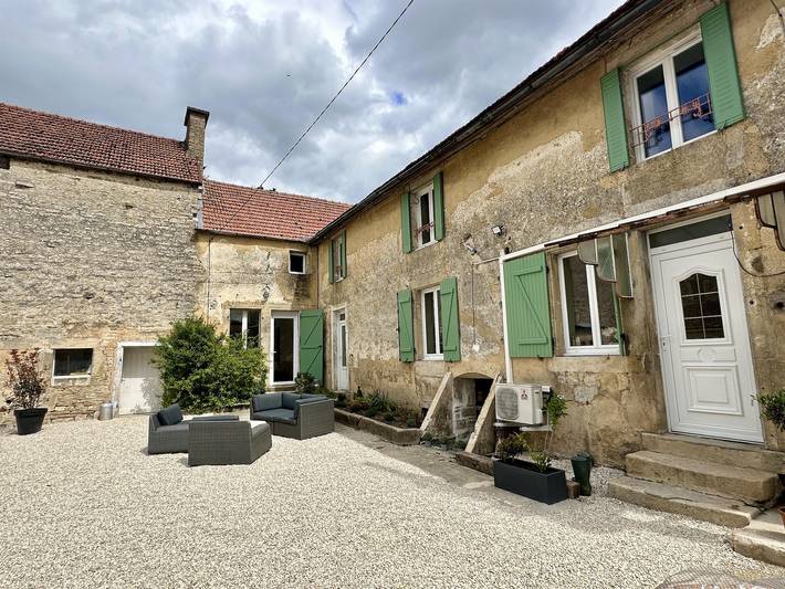 Gîte pour 9 personnes, avec terrasse
