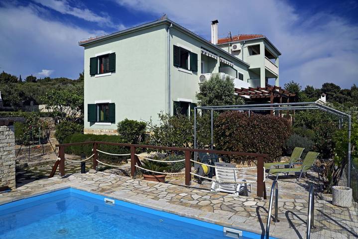 Ferienwohnung für 4 Personen, mit Terrasse und Pool, mit Haustier - 1