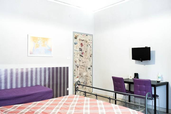 Appartement entier, Room with private bathroom - Grey in Naples, Province de Naples
