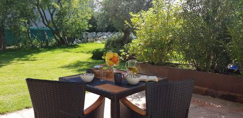 Gîte pour 6 personnes, avec terrasse ainsi que piscine et jardin à Le Soler