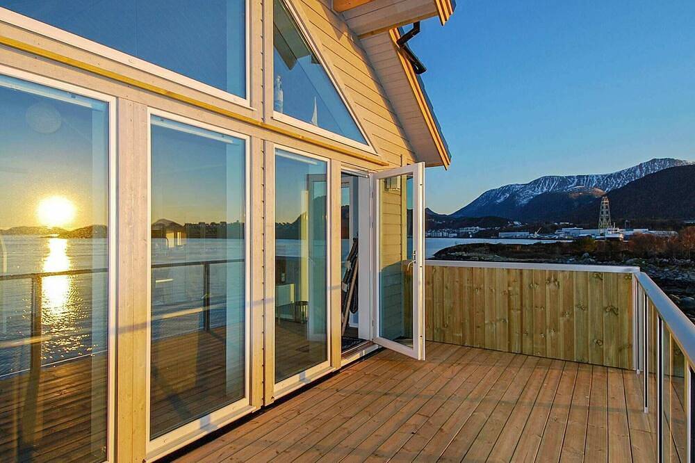 10 person ferie hjemme i Brattvåg in Haram, Nordlige Fjord-Norge