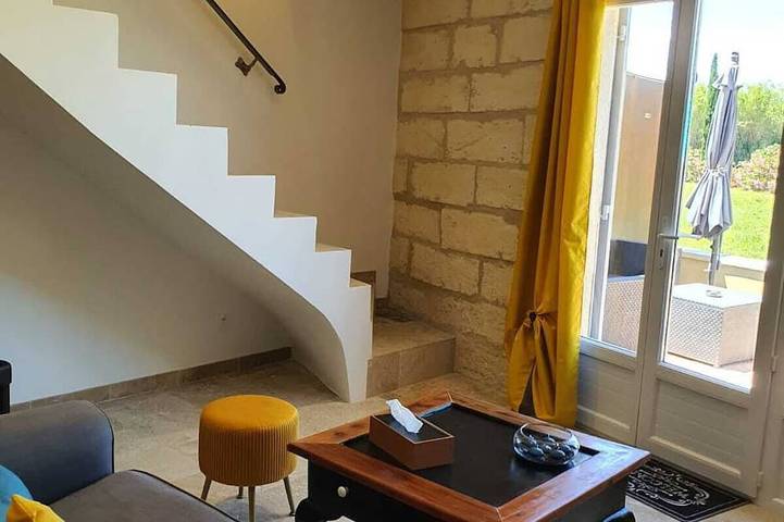 Location de vacances pour 5 personnes, avec terrasse et jardin à Saint-Pierre-de-Mézoargues