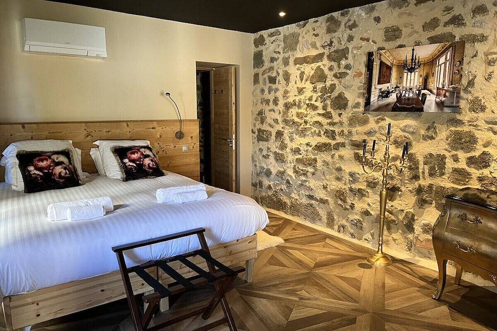 Le 19 - Chambre Chapelle 43m2 | Centre Historique | Clim in Langeac, Alto Loira