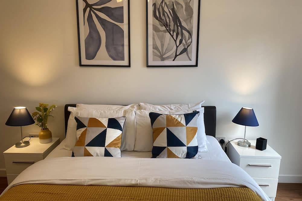 Entire apartment, Cloud9 Apartment at The Nankeville in Woking, Surrey