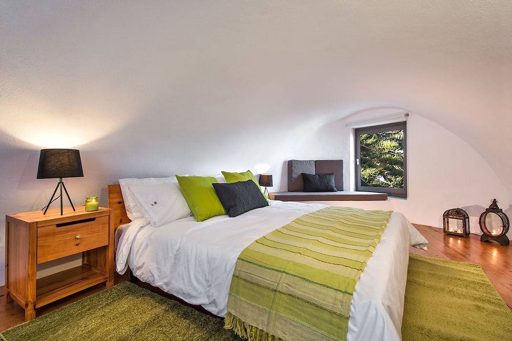 Een elegant loft-appartement voor 2-4, dat u absoluut geweldig zult vinden! in Vourvoulos, Santorini