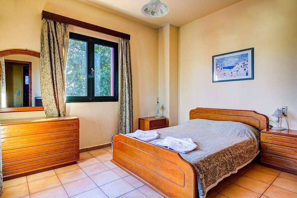 Peaceful two storey villa with traditional aesthetics in Iraklio-Heraklio region